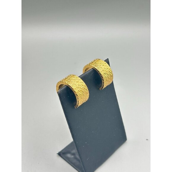Vintage Signed MONET Clip On Hoops Earrings Wide Textured Classic Design - Picture 6 of 9